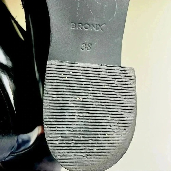 Bronx Leather Pointed Ankle Boots - Picture 9 of 10